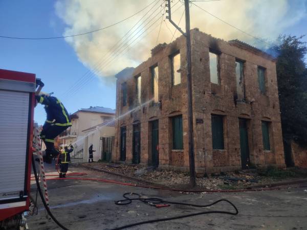 Μεσσηνία: Κάηκε ολοσχερώς σπίτι στα Φιλιατρά (βίντεο)