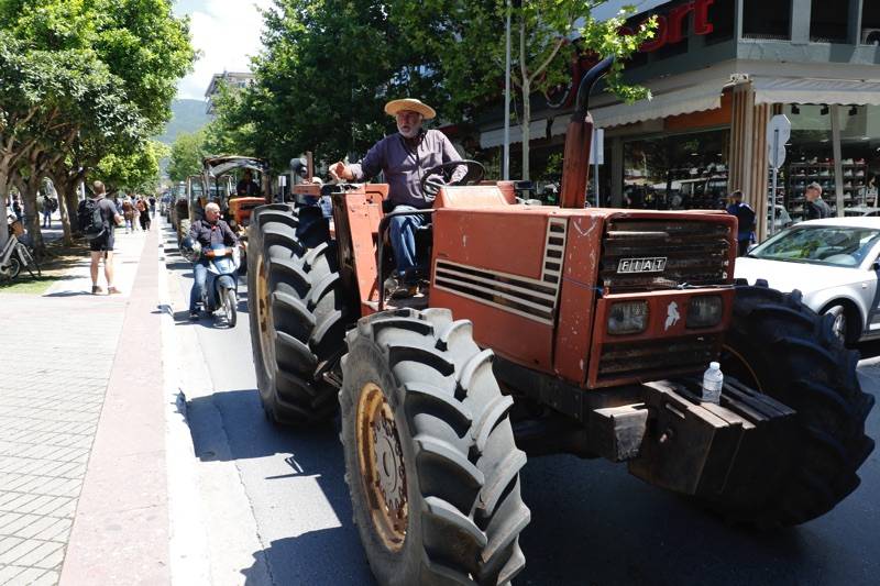 Διαμαρτυρία αγροτών σήμερα στην Καλαμάτα ζητώντας αποζημιώσεις για πατάτες και ελιές