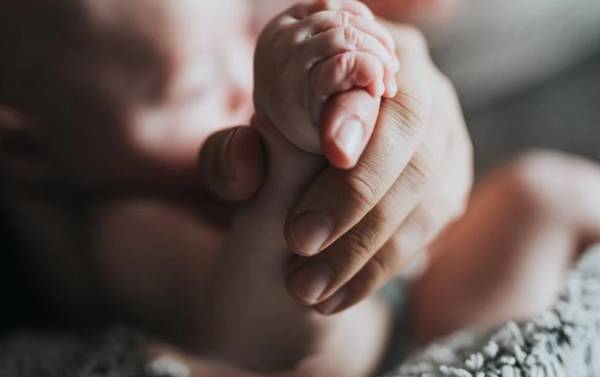 Επίδομα γέννησης: Αύξηση με αναδρομική ισχύ (Βίντεο)