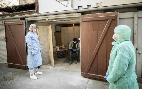 Κορονοϊός: 129 ακόμη θάνατοι και 2.821 νέα κρούσματα στη Γερμανία