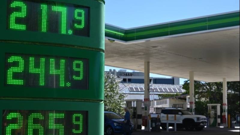 H Αυστραλία μειώνει στο μισό τον φόρο στα καύσιμα