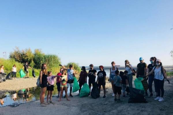 Εθελοντική δράση καθαρισμού στη Δυτική Παραλία Καλαμάτας