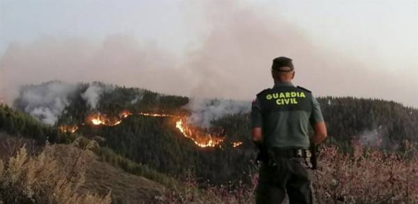 Ισπανία: Συνεχίζεται η μάχη με τις φλόγες στο νησί Γκραν Κανάρια