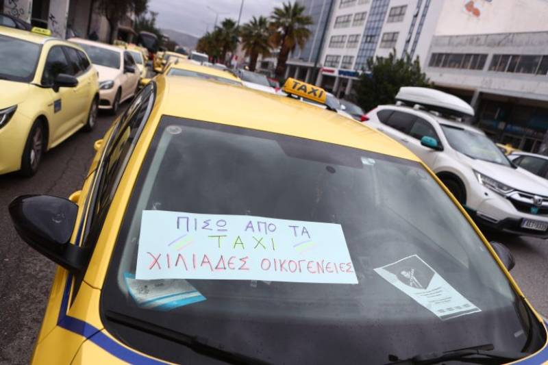Συνεχίζεται η απεργία των οδηγών ταξί