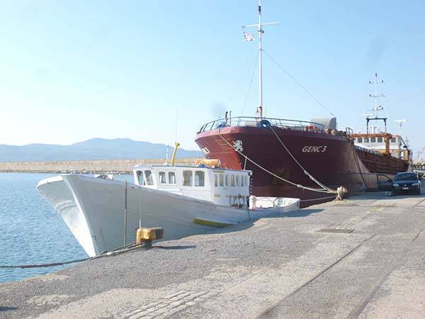 Απομάκρυνση των 4 κατασχεθέντων πλοίων ζητεί ο λιμενάρχης Καλαμάτας