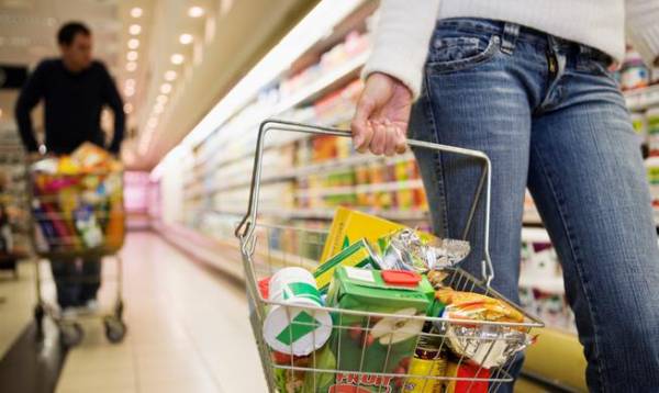 Έρευνα: Στο κυνήγι των προσφορών στα σουπερμάρκετ οι καταναλωτές