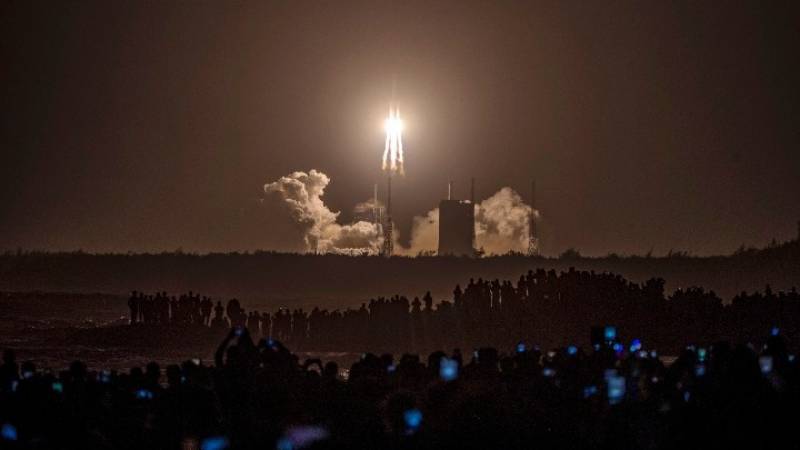 Κίνα: Εκτοξεύτηκε η ρομποτική αποστολή Chang’e 5 προς τη Σελήνη