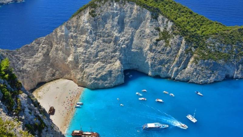 Η Daily Telegraph προτείνει 15 ελληνικά νησιά για τις καλοκαιρινές διακοπές