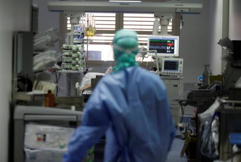 Αγώνας να σωθεί η διασωληνωμένη 16χρονη - Είχαν βγει αρνητικά 3 rapid test