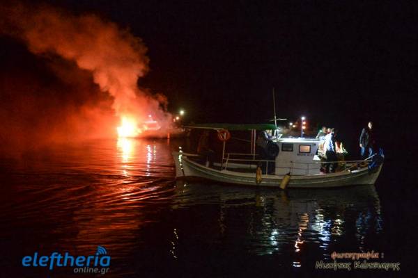 Μεσσηνία: Περιφορά επιταφίου διά θαλάσσης και φέτος στις Κιτιρές (φωτογραφίες)