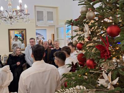 Ευχές, μελωδίες και γιορτινή ατμόσφαιρα για το νέο έτος στην Περιφέρεια Πελοποννήσου