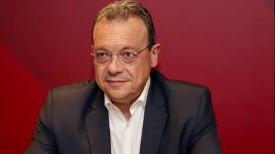 Φάμελλος: «Με σπασμένα τα φρένα τρέχουν τα κέρδη των 4 τραπεζών και το 2025» (βίντεο)