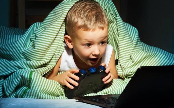 Να αποφεύγονται τα βιντεοπαιχνίδια πριν από τον ύπνο συστήνουν οι ειδικοί