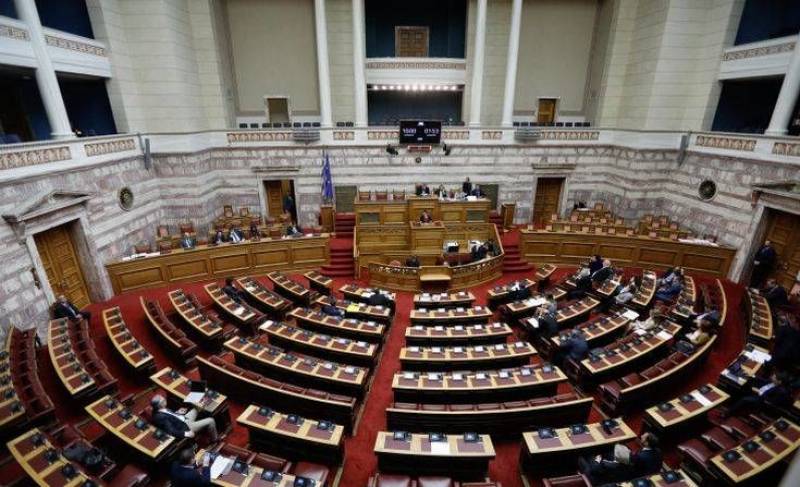Κυβερνητική παρέμβαση για μείωση στις χρεώσεις τραπεζών ζητάει ο ΣΥΡΙΖΑ