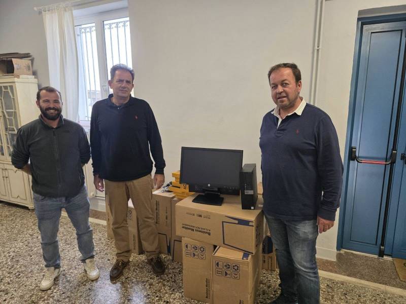 Δωρεά 7 υπολογιστών στο Δημοτικό Σχολείο Χανδρινού