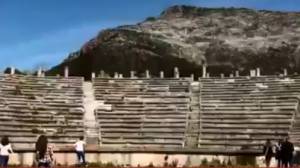 Διάζωμα: “Μαθητές ξεναγούν μαθητές στα αρχαία θέατρα”