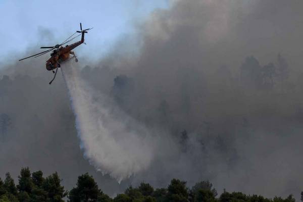 Αίτημα στην ΕΕ για συνδρομή σε πυροσβεστικά αεροσκάφη για την πυρκαγιά στην Εύβοια