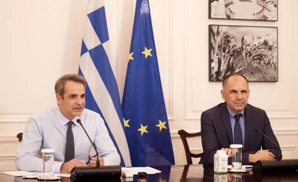 Μητσοτάκης σε έλληνες πρέσβεις: Σημαντική δημοκρατική κατάκτηση η επιστολική ψήφος