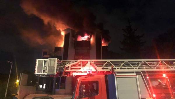 Πυρκαγιά στο κτήριο του Real FM - Βρέθηκαν γκαζάκια (βίντεο)