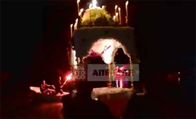 Η ξεχωριστή Περιφορά του Επιταφίου μέσα στη θάλασσα, στο Τολό Αργολίδας