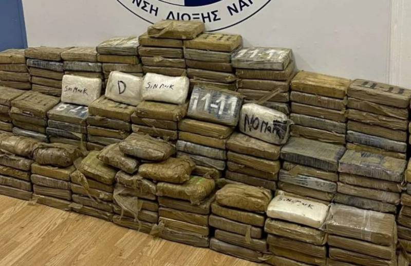 Δίωξη ναρκωτικών: Εντοπίστηκαν 351 κιλά κοκαΐνης σε κοντέινερ με καφέ στον Πειραιά