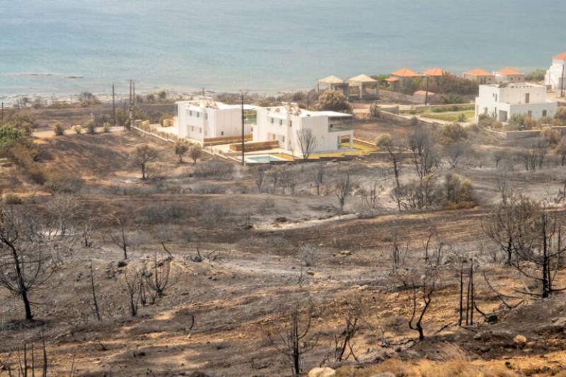 Ρόδος: Υπο έλεγχο η πυρκαγιά (βίντεο)