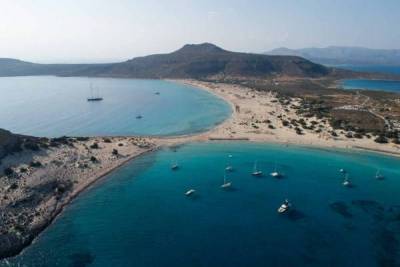 Μηχανική βλάβη σε πλοίο για Ελαφόνησο