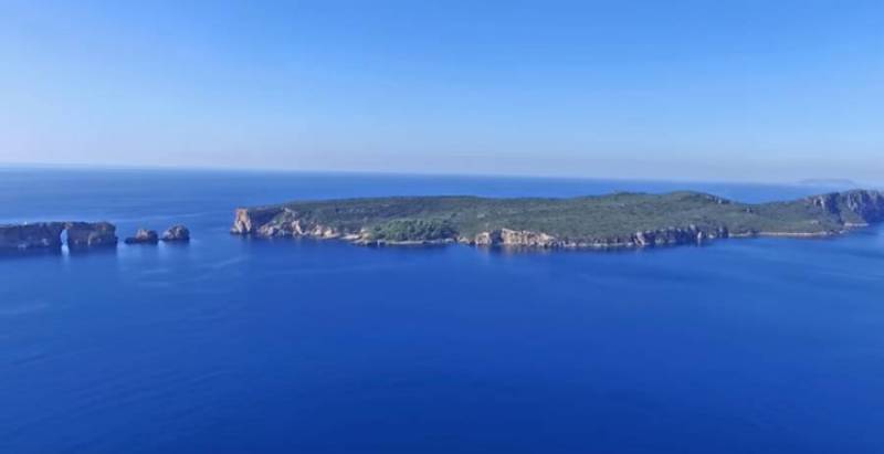 Διακομιδή ναυτικού από τον όρμο του Ναβαρίνου στο Νοσοκομείο Καλαμάτας