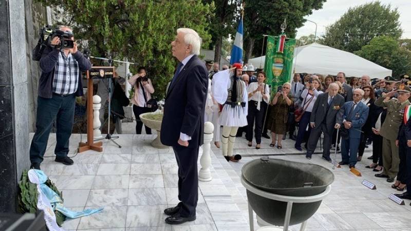 Ο Προκόπης Παυλόπουλος κατέθεσε στεφάνι στο μνημείο των πεσόντων στην μάχη του Ρίμινι