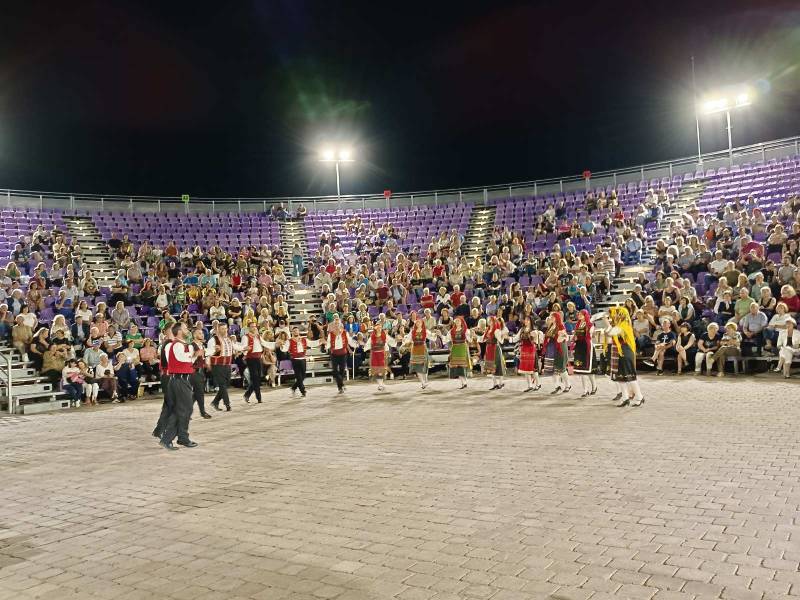 Καλαμάτα: Κέρδισε τις εντυπώσεις η πρώτη βραδιά του 5ου Ανταμώματος Παραδοσιακών Χορών (βίντεο)