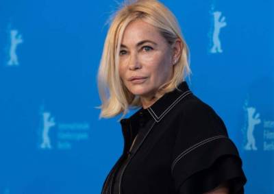 Γαλλία: Η Εμανουέλ Μπεάρ έπεσε θέμα αιμομιξίας στην παιδική της ηλικία