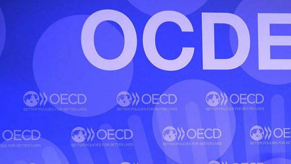 Ο ΟΟΣΑ καταγράφει τις αλλαγές στη σύνθεση των δημοσίων δαπανών στην Ελλάδα