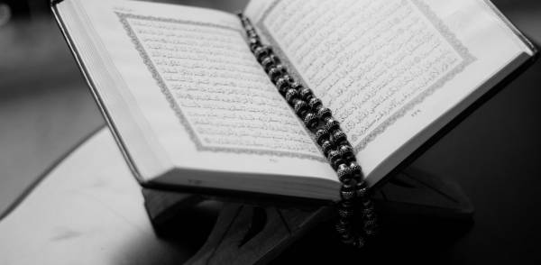 Βιοχάκερ... μετέτρεψε Βίβλο και Κοράνι σε DNA και τα έβαλε με ένεση στο σώμα του