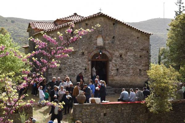 Μεσσηνία: Η γιορτή στο μεταβυζαντινό Μοναστήρι του Αγίου Γεωργίου στην Μεταξάδα (φωτογραφίες)