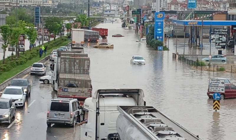 Τουρκία: Πλημμύρες στην Άγκυρα εξαιτίας ισχυρής καταιγίδας