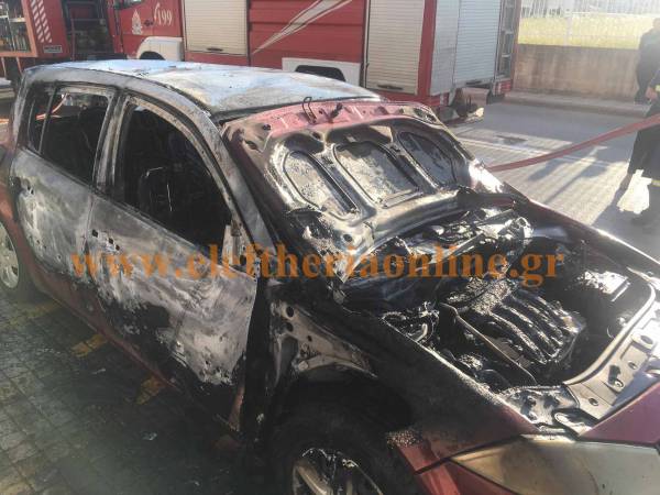 Καλαμάτα: Κάηκε αυτοκίνητο στην Παραλία της Καλαμάτας