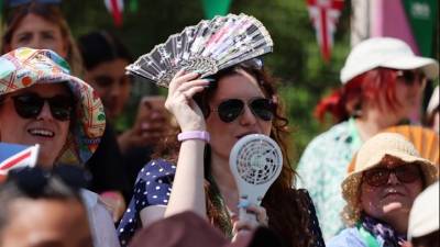 Ερευνητές υπολογίζουν σε πάνω από 2.700 τους θανάτους που συνδέονται με τη ζέστη στους πρόσφατους καύσωνες στην Αγγλία και την Ουαλία