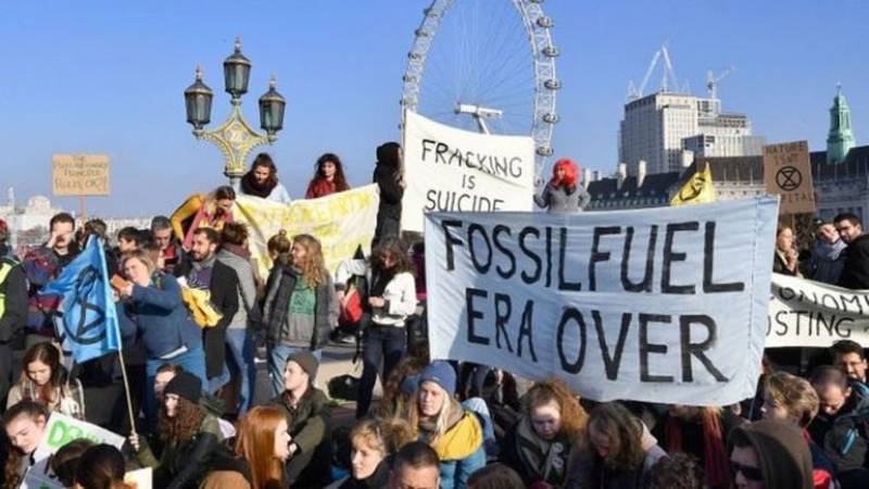 Διαδηλωτές για το περιβάλλον απέκλεισαν πέντε γέφυρες στο κεντρικό Λονδίνο