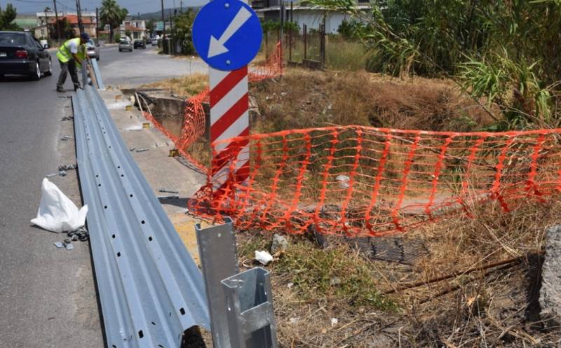 Δήμος Καλαμάτας: Τοποθέτηση χαλύβδινων στηθαίων ασφαλείας στο οδικό δίκτυο