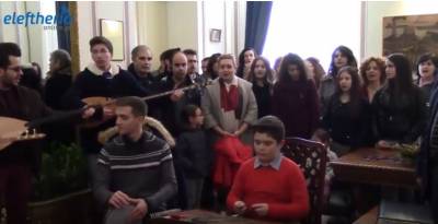 &quot;Πλημμύρισε&quot; κάλαντα η Καλαμάτα (βίντεο-φωτογραφίες)