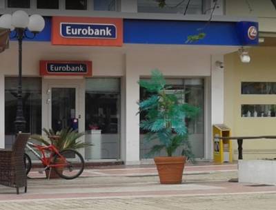 Διαμαρτυρία για το κλείσιμο της Eurobank στη Μεσσήνη