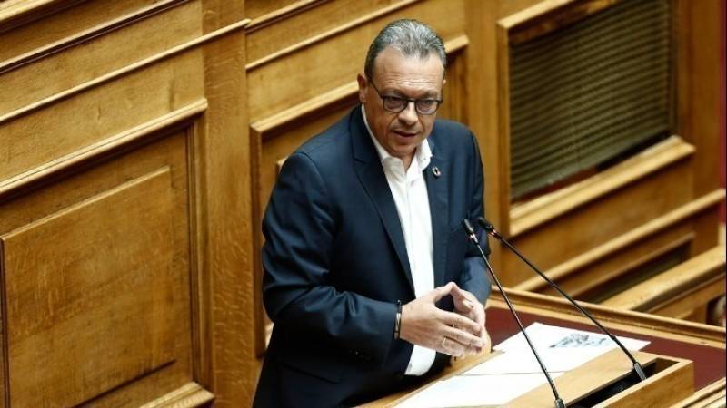 Φάμελλος: Να εξηγήσει ο κ. Μητσοτάκης γιατί βάζει στο στόχαστρο τους ελεύθερους επαγγελματίες και τους αυτοαπασχολούμενους