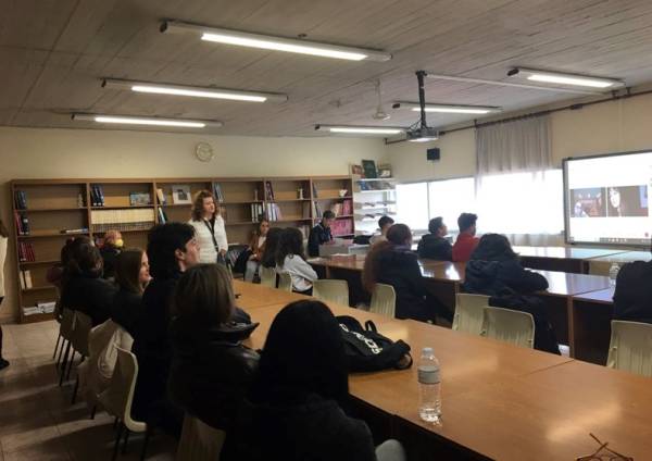 6ο ΓΕΛ Καλαμάτας: Tηλεδιάσκεψη των μαθητών με την ευρωβουλευτή Έλενα Κουντουρά