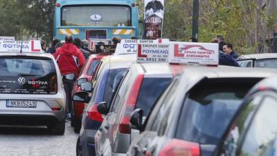 Αλλάζουν ξανά τα όρια ηλικίας των επαγγελματιών οδηγών: Τι θα ισχύει για σχολικά, τουριστικά λεωφορεία και ΚΤΕΛ