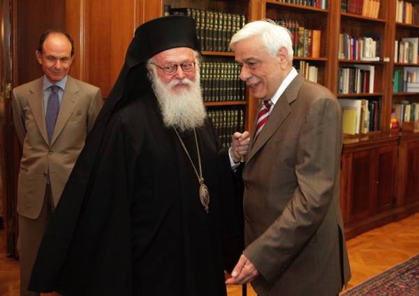 Τηλεφωνική επικοινωνία Παυλόπουλου με Αρχιεπίσκοπο Αλβανίας για ταχεία ανάρρωση