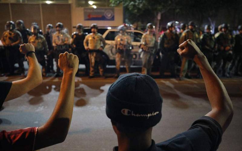 Πυροβολισμός κατά αστυνομικού στη διάρκεια διαδηλώσεων στο Λας Βέγκας