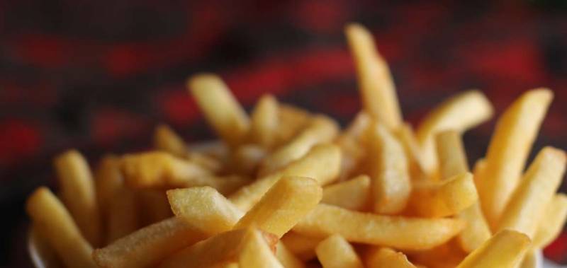 Viral: Το κόλπο κάποιων fast food για να είναι πάντα φρέσκιες οι τηγανιτές πατάτες (Βίντεο)