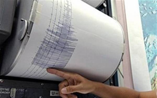 Ισχυρή σεισμική δόνηση 7,1 Ρίχτερ ανοιχτά της Παπούα Νέα Γουινέα