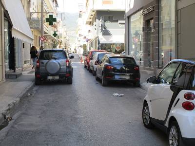 Καλαμάτα: Στάθμευσε νόμιμα και... έκλεισε την κυκλοφορία στην Αναγνωσταρά
