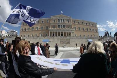 Διαμαρτυρία Μανιατών για τους δασικούς χάρτες στο Σύνταγμα - Ραντεβού με Τσίπρα